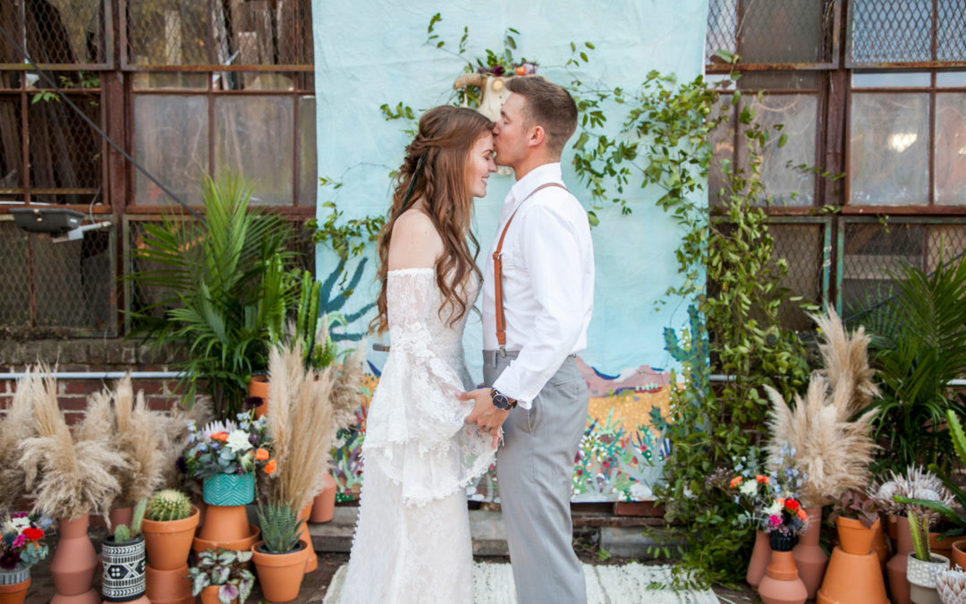 The Big Fake Wedding Savannah : Dip-Dyed Desert Styled Shoot